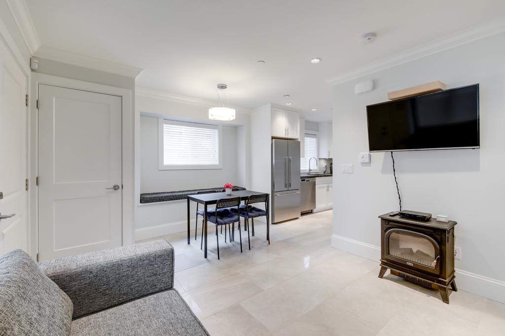 New Urban Modern Main Street House Villa Vancouver Exterior photo