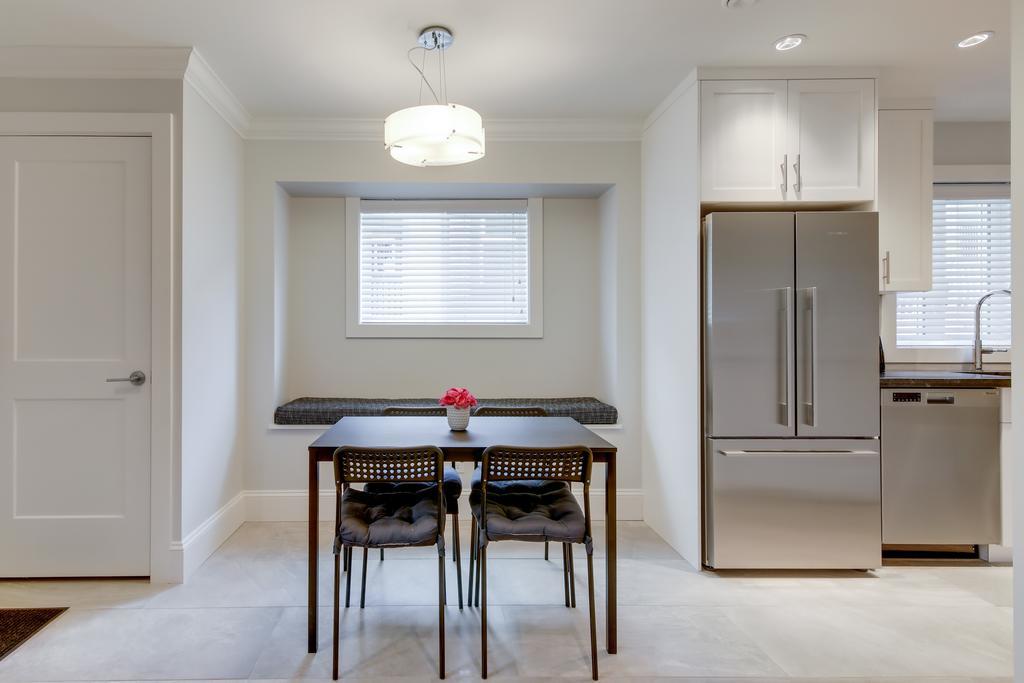 New Urban Modern Main Street House Villa Vancouver Exterior photo
